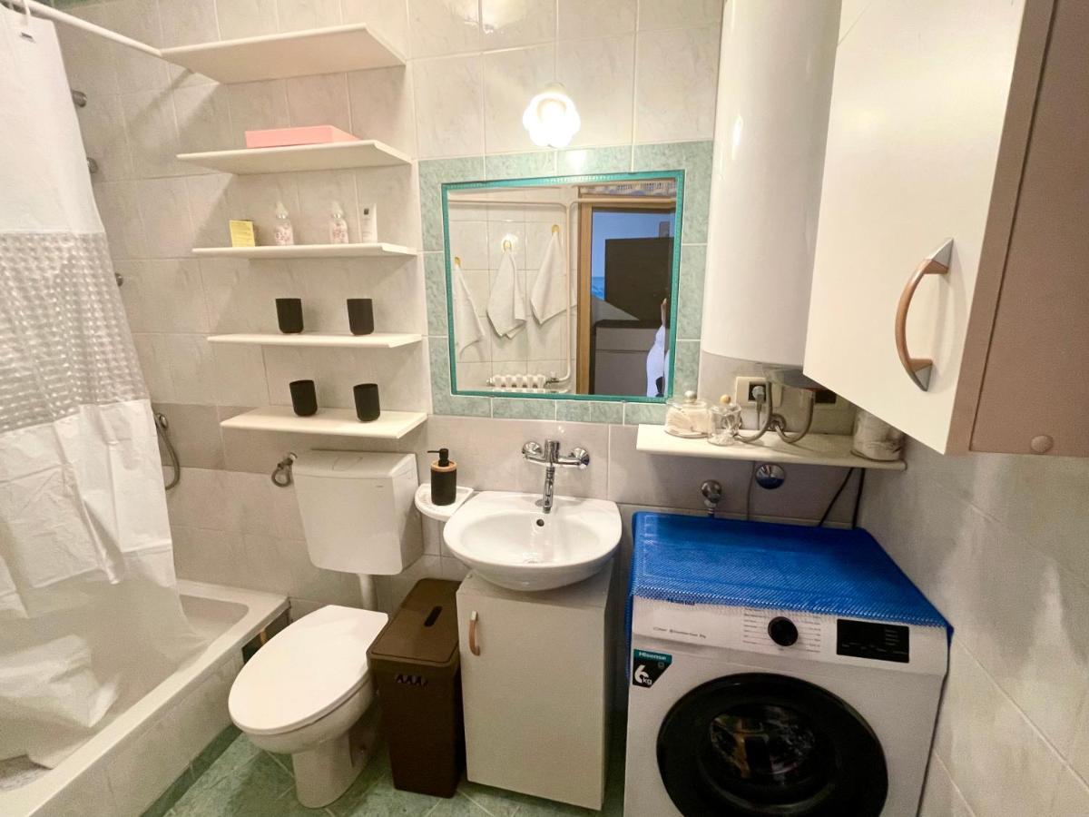 Apartment Mila With Jacuzzi Spa Pula Exterior photo