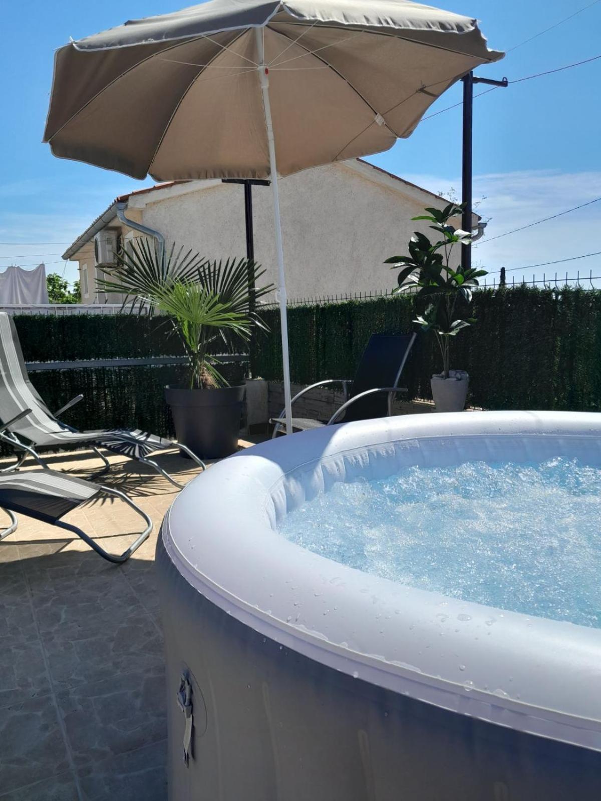 Apartment Mila With Jacuzzi Spa Pula Exterior photo